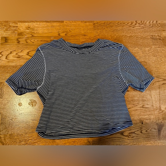 Lululemon 🍋 Ok Hi Crop Tee Navy Blue and White Stripe Size 4 - Picture 2 of 10